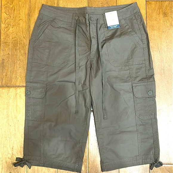 Poplin Khaki Capri Cargo Pants Taupe 12P NWT St. John’s Bay Mid Rise Straight - Picture 4 of 13